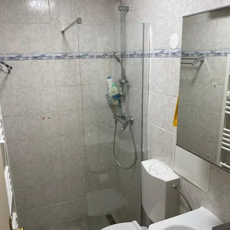 Апартаменты Tessa Studio In The City Center